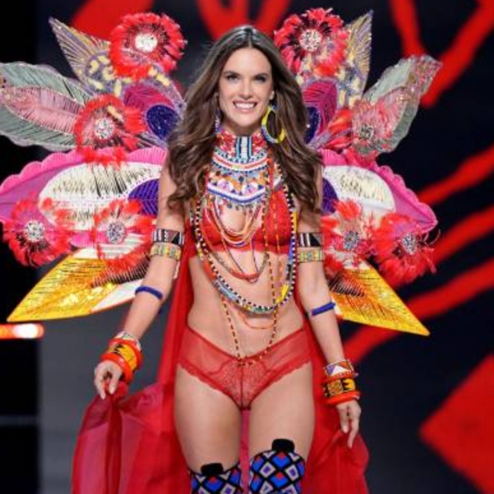 VS Fashion Show Red Very Sexy Halter Bralette🌹